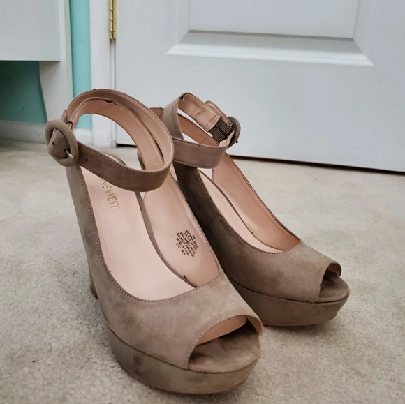 Nine West Beige Wedge Heels - Picture 7 of 7